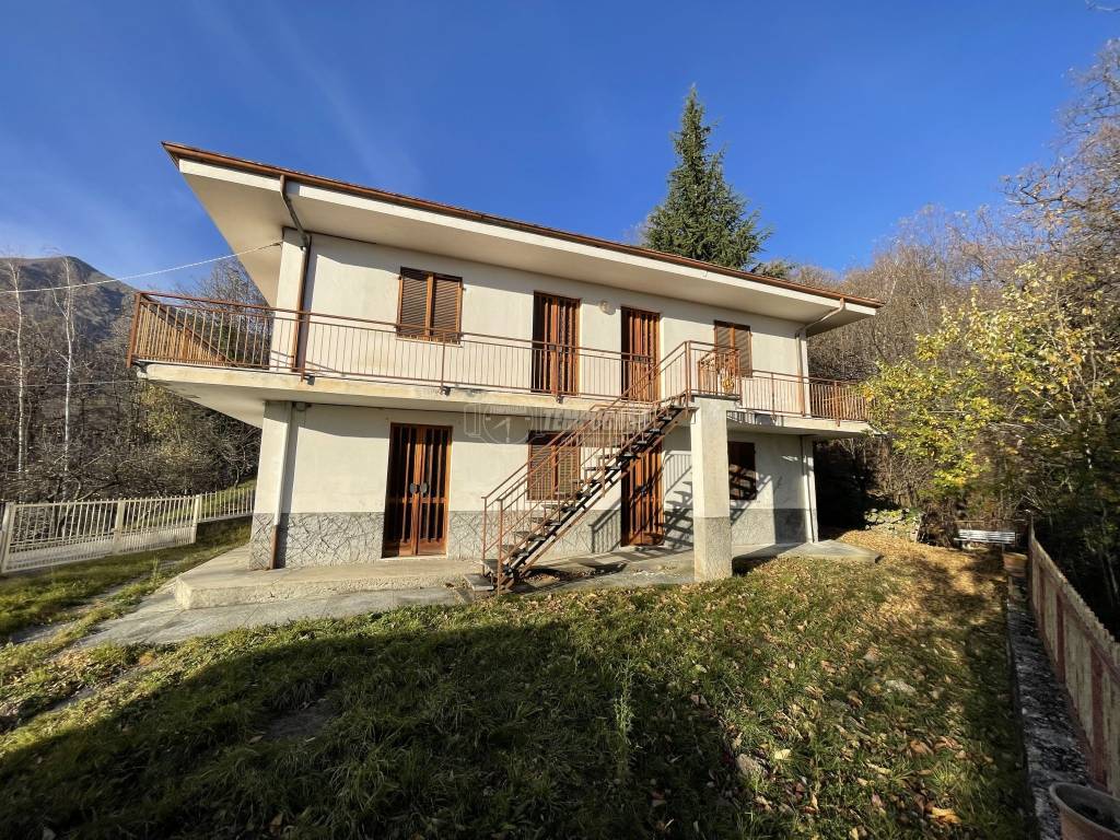 Casa Indipendente in vendita a Cintano via Alpi 12