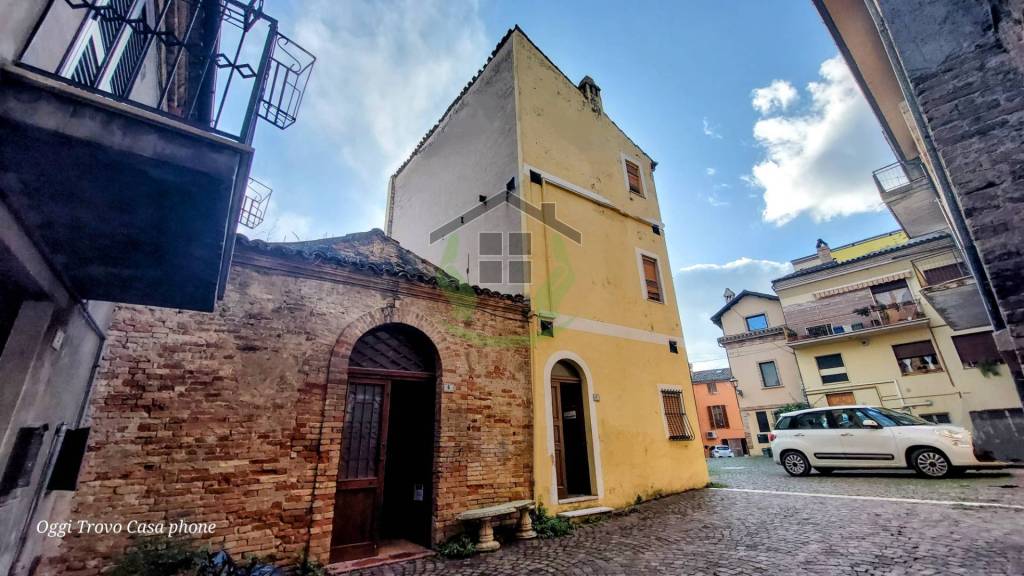 Casa Indipendente in vendita a Mosciano Sant'Angelo largo Castello, 9