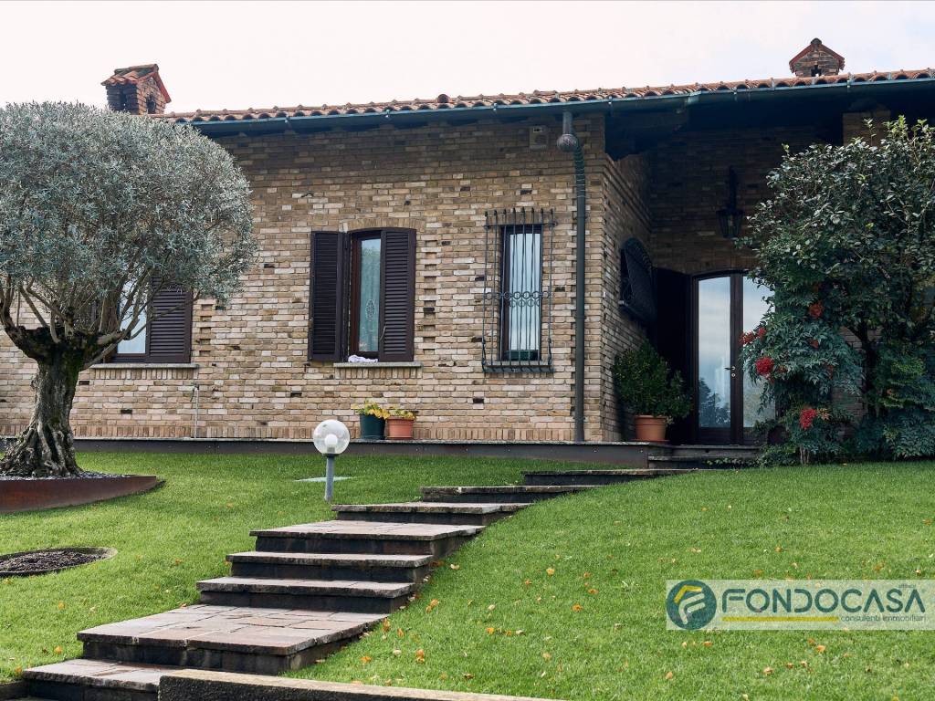 Villa Bifamiliare in vendita a Cabiate via Montelungo