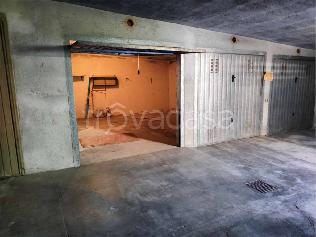 Garage in vendita a Saint-Vincent via Mons Alliod