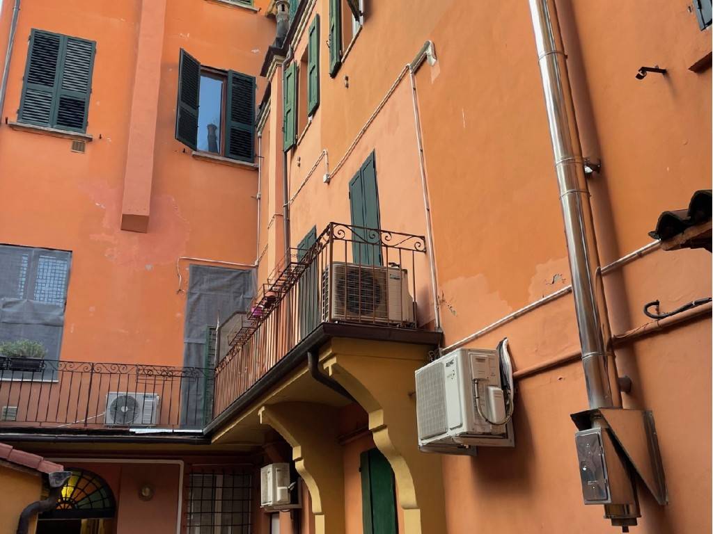 Appartamento in vendita a Bologna via del Borgo di San Pietro, 11