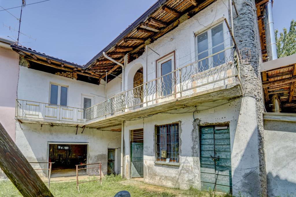 Casa Indipendente in vendita a Caronno Varesino via Stribiana Inferiore