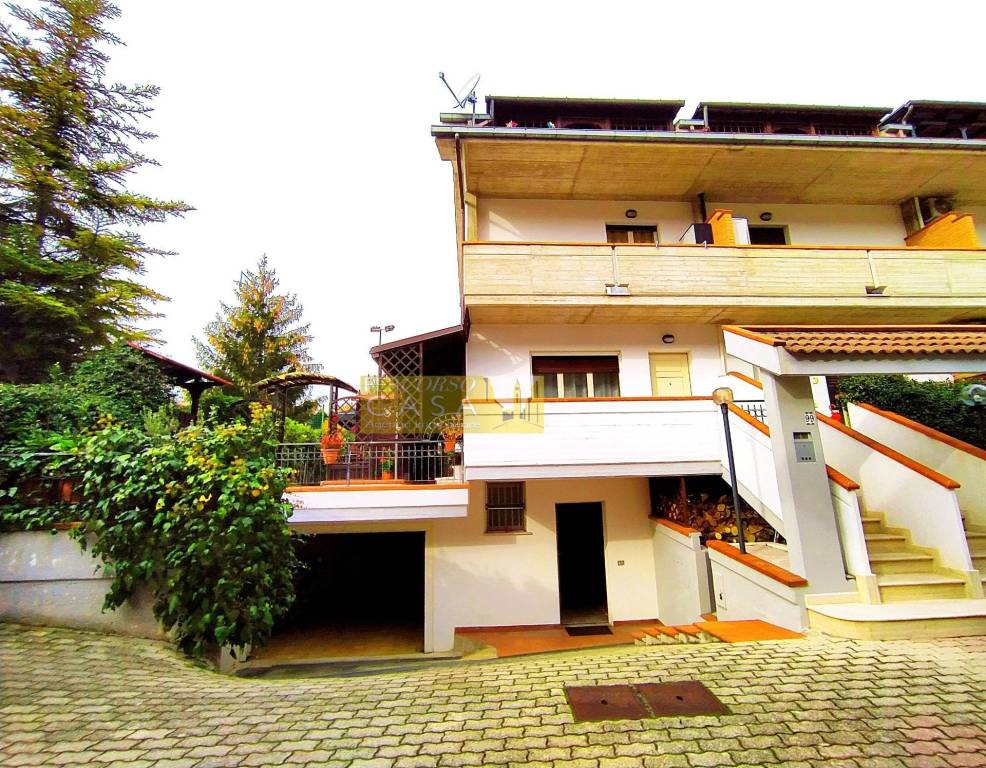 Villa a Schiera in vendita a Teramo strada Statale 81, 99