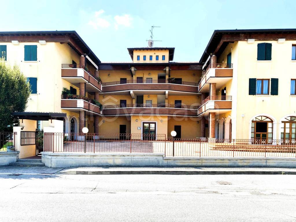 Appartamento in vendita a Lonato del Garda via Pozze, 21