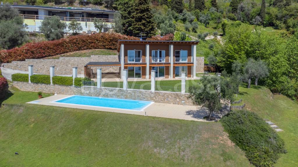 Villa in vendita a Gardone Riviera via Enzo Tolu