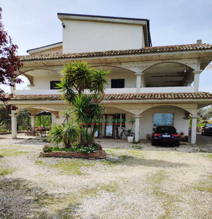 Villa in vendita a Montenero di Bisaccia contrada Querce Grosse