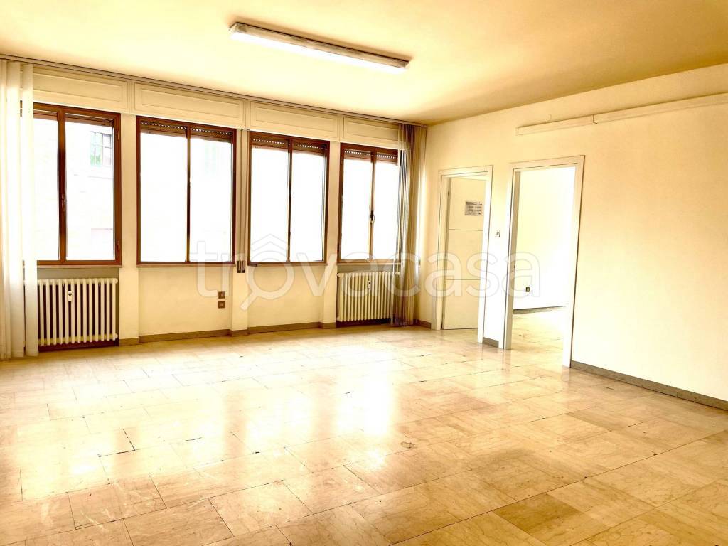 Ufficio in vendita a Ferrara via degli Spadari, 3