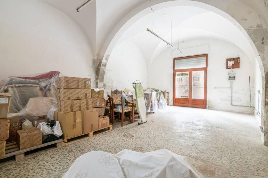 locale commerciale in vendita a Vicopisano