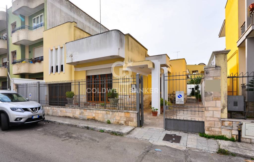 Casa Indipendente in vendita a Monteroni di Lecce via Unità d'Italia