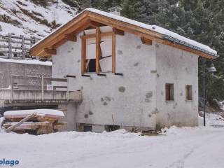 Case indipendenti con travi a vista in vendita in provincia di Sondrio -  TrovaCasa