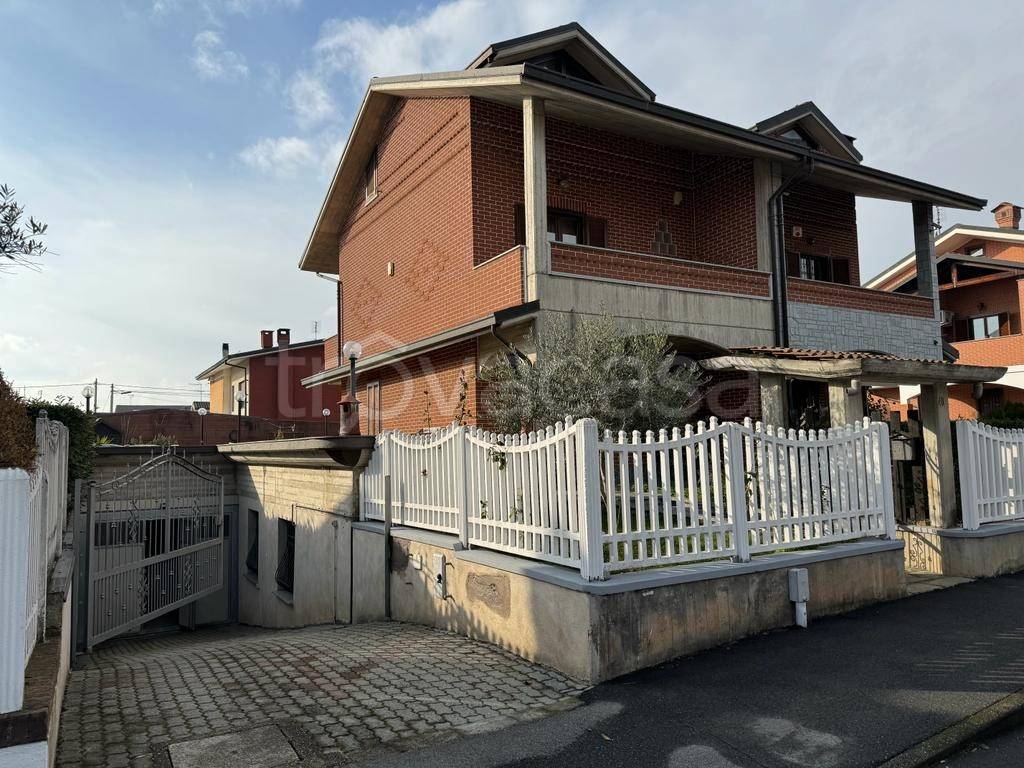 Villa in vendita a Rivalta di Torino via Santorre Santarosa