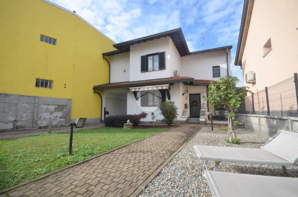 Villa in vendita a Uboldo via IV Novembre, 118