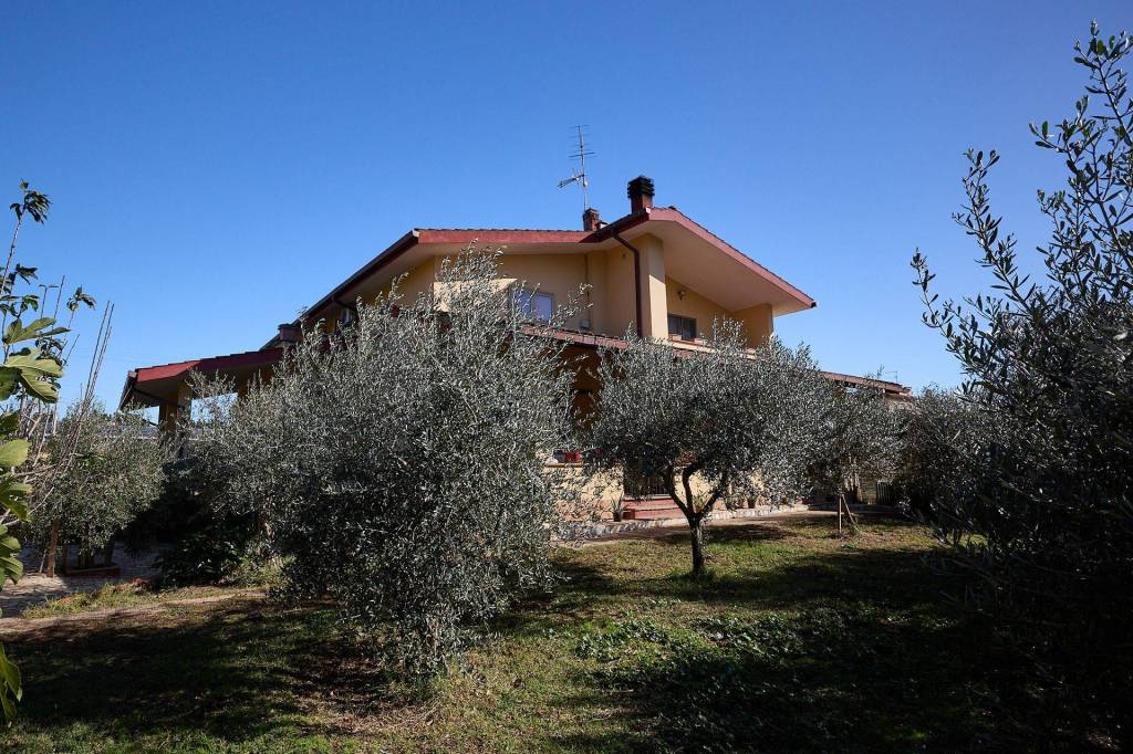 Villa in vendita ad Aprilia via Monte Pennino, 8, 04011 Casalazzara lt, Italia