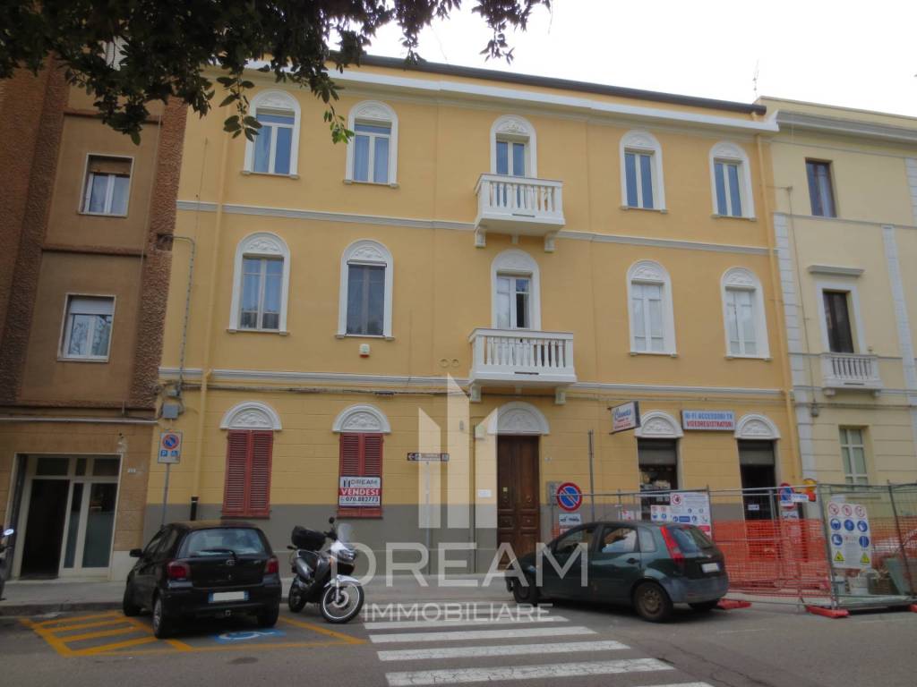 Ufficio in vendita a Cagliari via Logudoro, 23