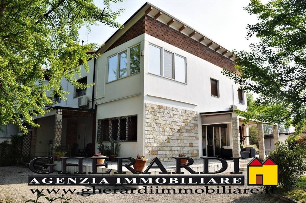 Villa in vendita a Ferrara via Palmirano
