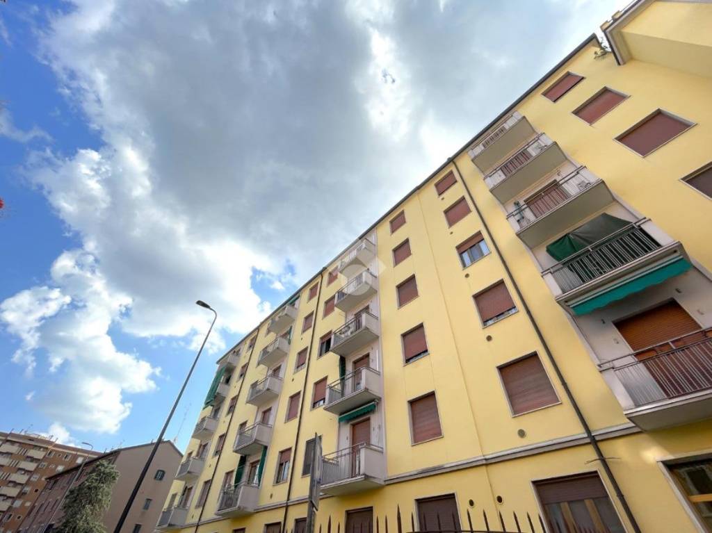 Appartamento in vendita a Milano via Cino da Pistoia