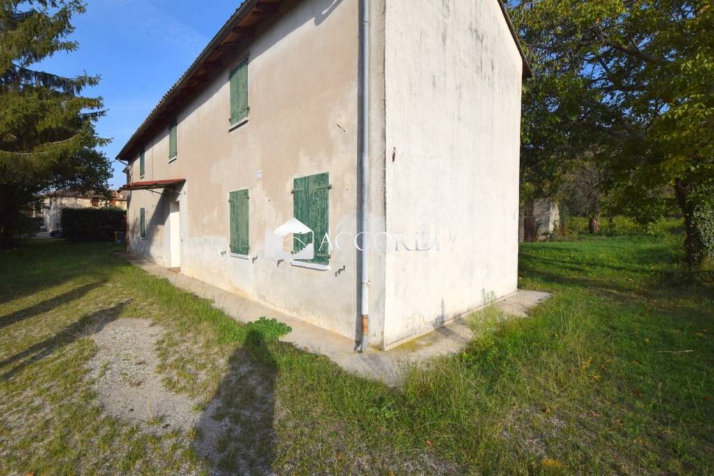 Villa in vendita a Montebelluna via Cesare Battisti
