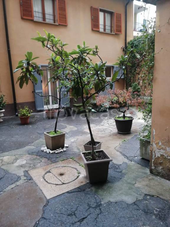Appartamento in vendita a Milano via Cicco Simonetta, 17