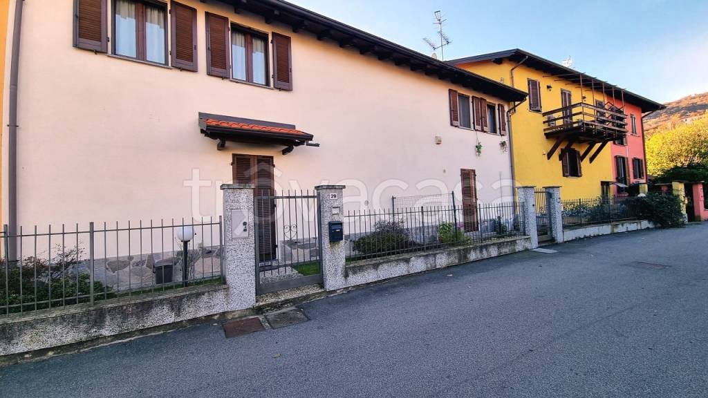 Casa Indipendente in vendita a Meina via Circonvallazione
