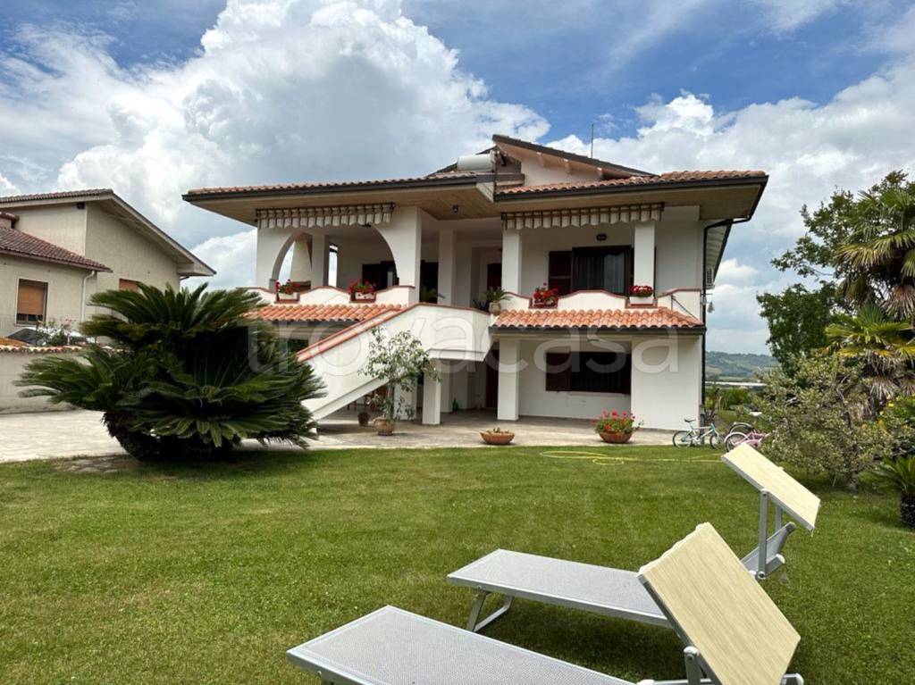 Villa in vendita ad Alanno via Sant'Agata, 35
