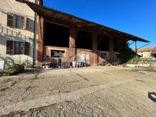 Magazzino in affitto a poirino stalla via cascina balme, 18