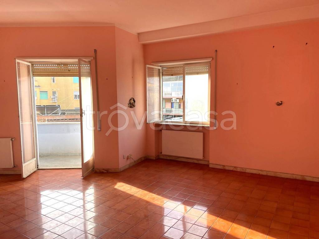 Appartamento in vendita a Roma via Codigoro