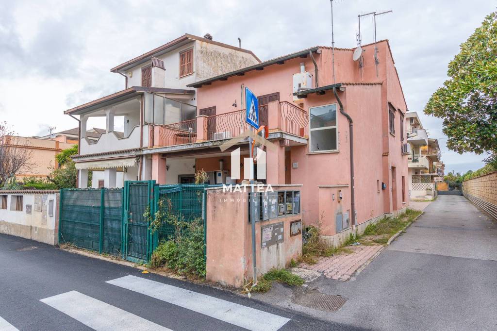 Appartamento in vendita a Roma via del Casale Agostinelli, 80