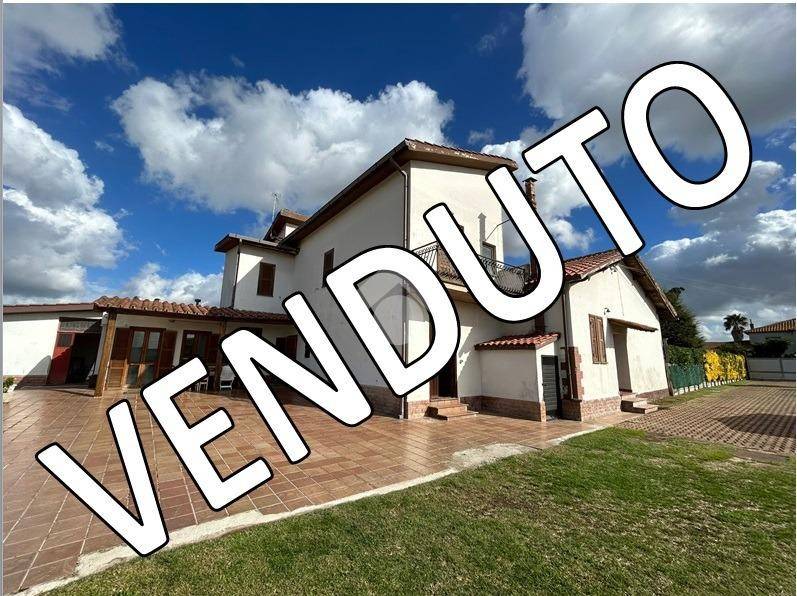 Villa Bifamiliare in vendita ad Aprilia via Delle due Case