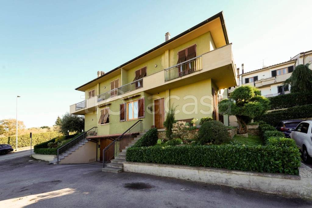 Casa Indipendente in vendita a Lastra a Signa via Cesare Pavese, 64