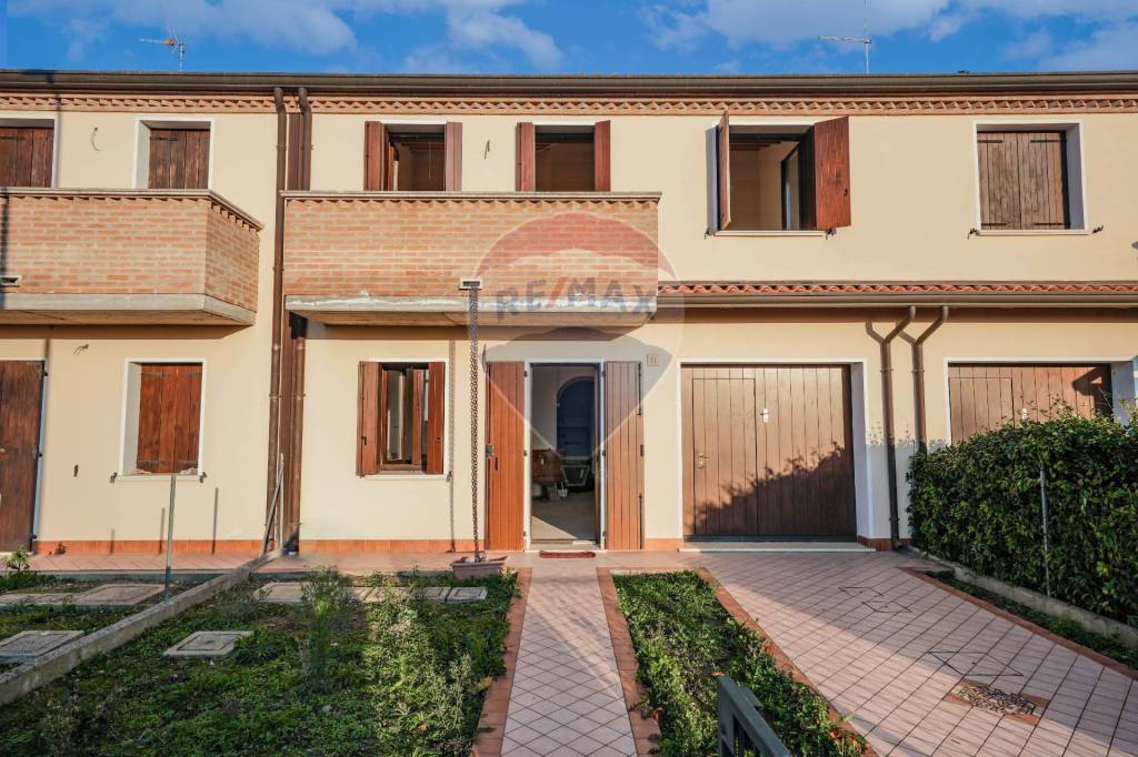 Villa Bifamiliare in vendita a Copparo via Caduti di Cefalonia, 11