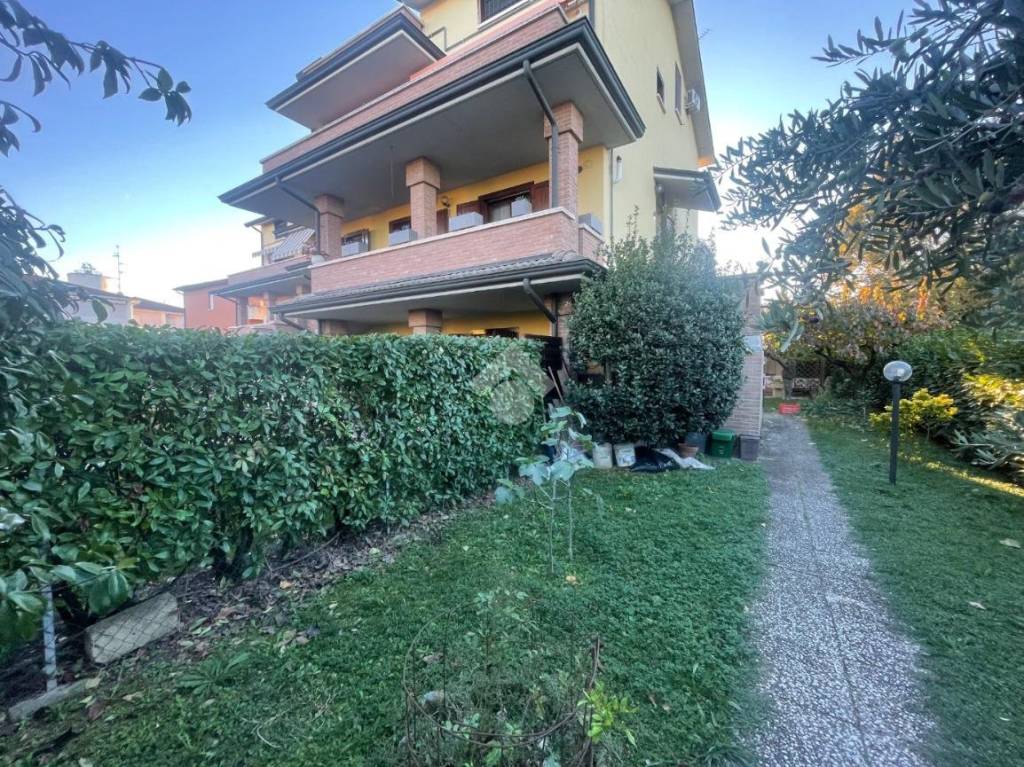 Appartamento in vendita a Castelnovo di Sotto via g. Rossini, 1