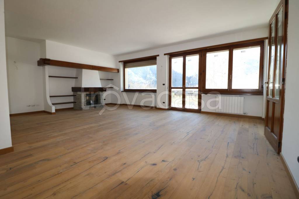 Appartamento in vendita a Bardonecchia frazione Millaures, 49