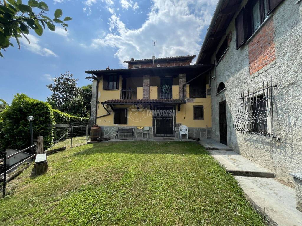 Casa Indipendente in vendita a Castellamonte frazione sant'anna boschi 81