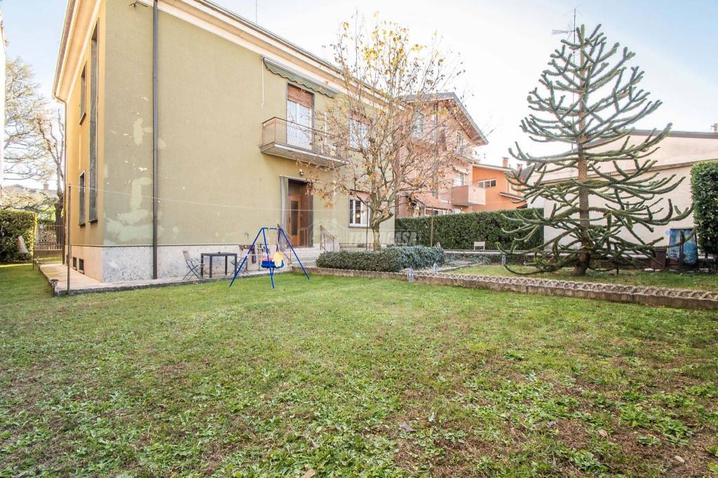 Villa Bifamiliare in vendita a Limbiate viale Piave