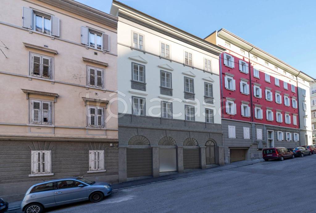 Appartamento in vendita a Trieste via Ugo Foscolo, 40