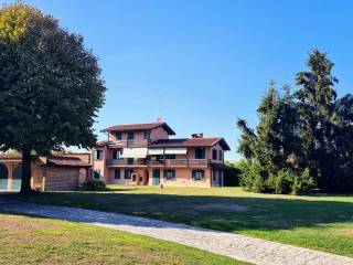 Villa in vendita ad agrate conturbia via roma, 25