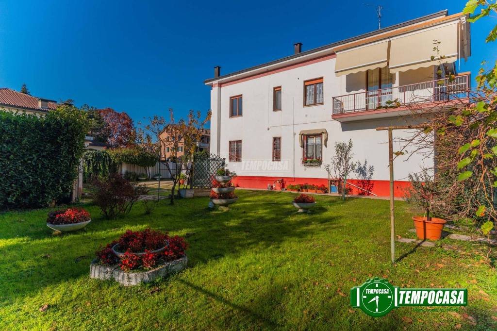 Villa Bifamiliare in vendita a Vedano al Lambro via Europa