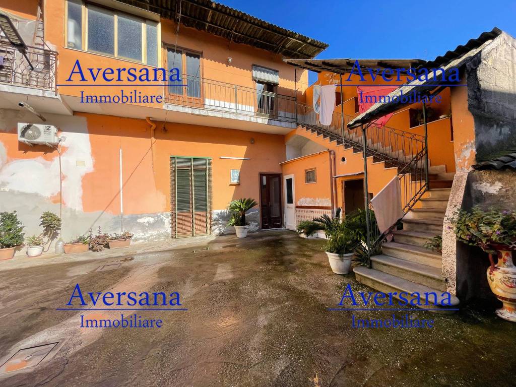 Villa Bifamiliare in vendita a Lusciano via Roma