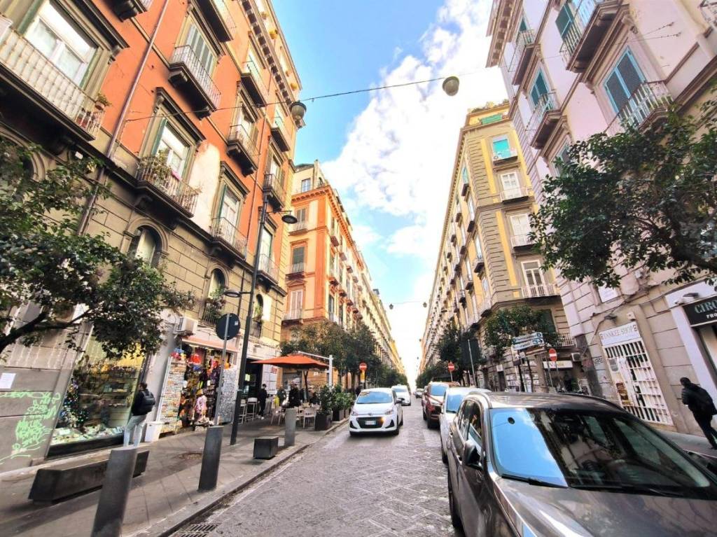 Appartamento in vendita a Napoli via Duomo, 19