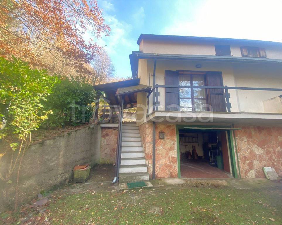 Villa Bifamiliare in vendita a Polino strada Provinciale di Colle Bertone