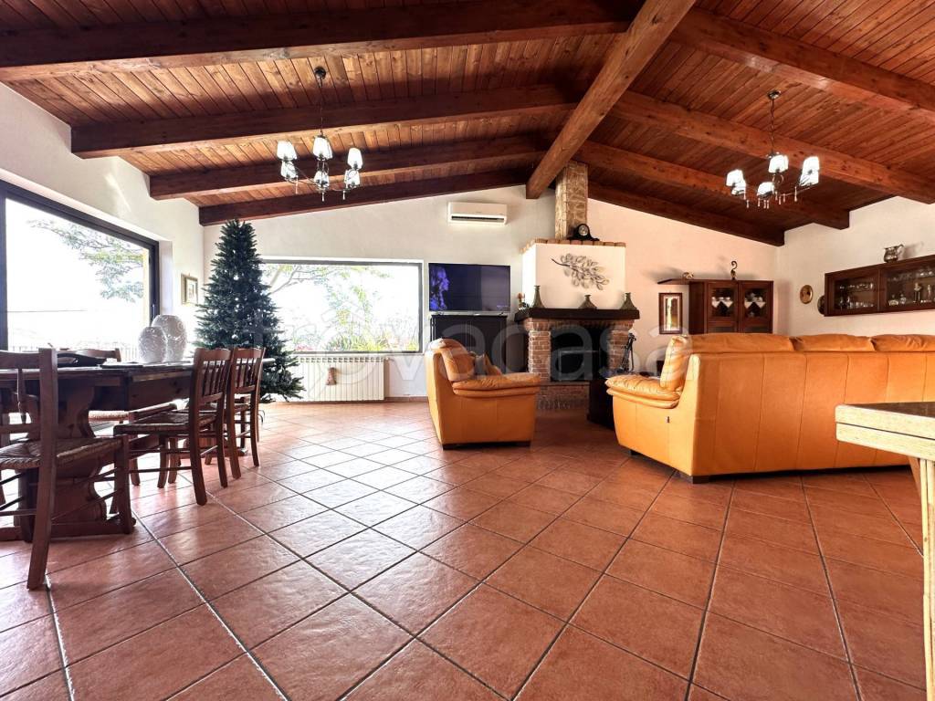Villa in vendita a Borgia contrada donnantona