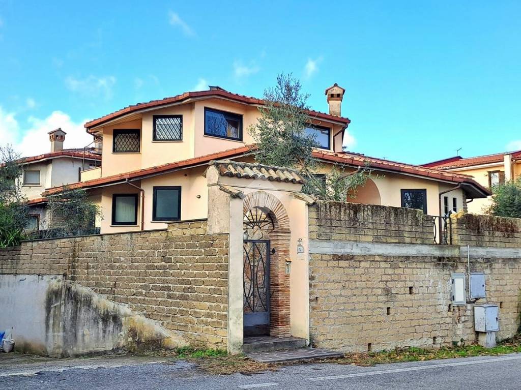 Villa Bifamiliare in vendita a Rignano Flaminio via del Vignola, 1
