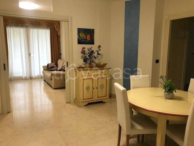 Appartamento in in vendita da privato a Desenzano del Garda viale Francesco Agello, 130