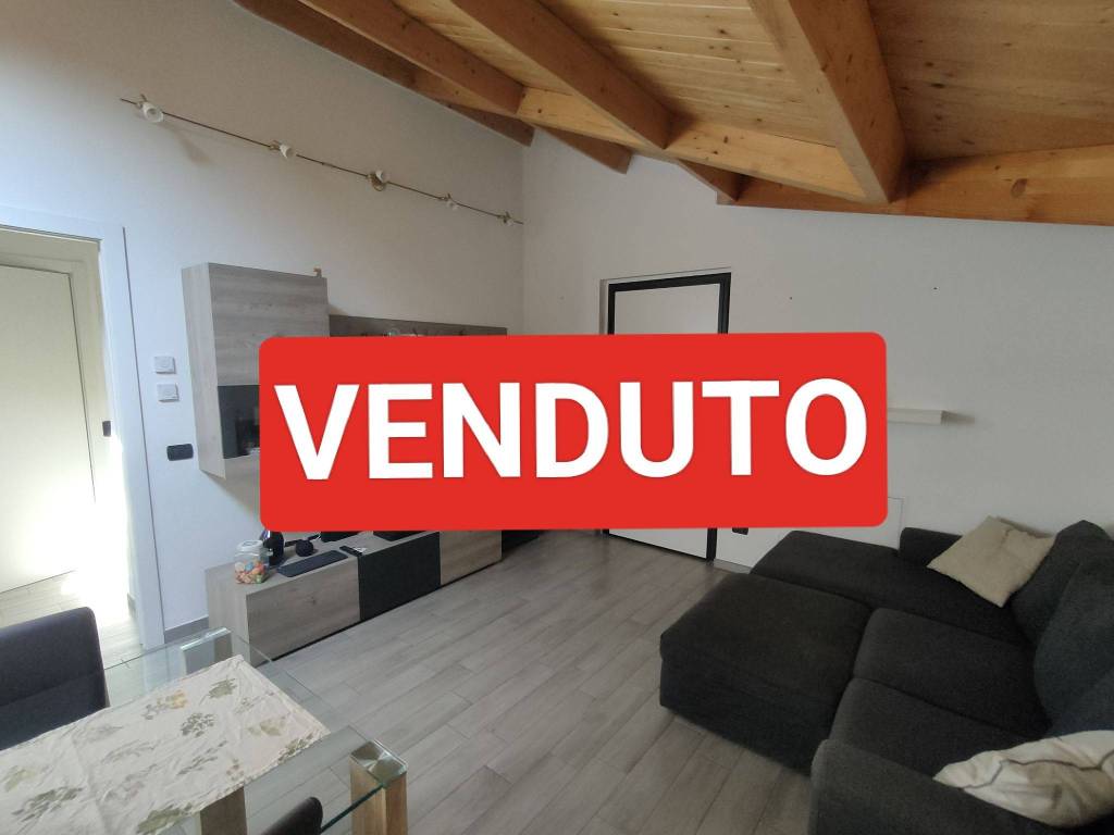 Appartamento in in vendita da privato a Gavirate via Fratelli Rosselli, 3