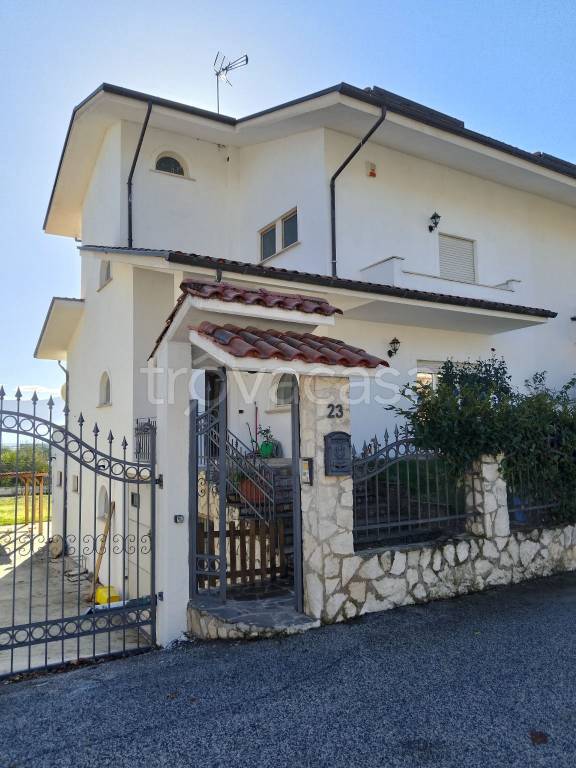 Villa in vendita ad Avezzano via Vittorio Bachelet, 23