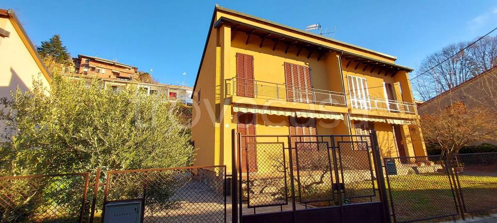 Villa Bifamiliare in in vendita da privato a Como via Francesco Predari, 38