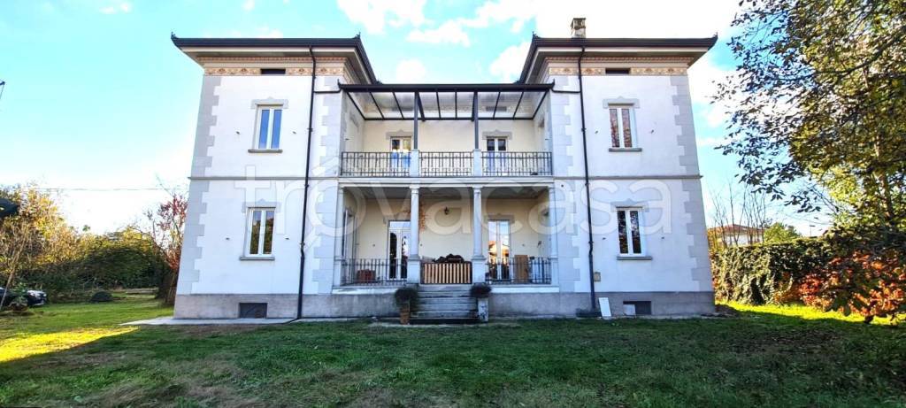 Villa in vendita a Fontaneto d'Agogna via Cureggio, 1