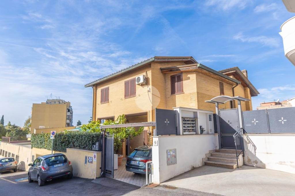 Villa in vendita a Roma via Cesare Peroni, 1