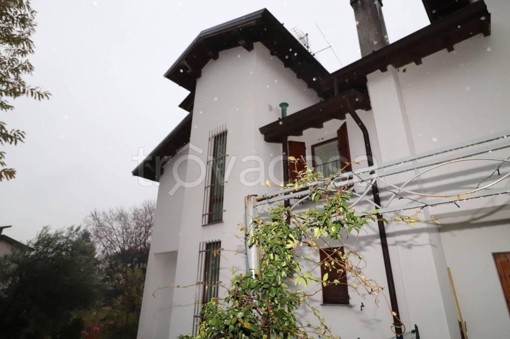 Villa a Schiera in vendita a Bregnano via Risorgimento, 2/a