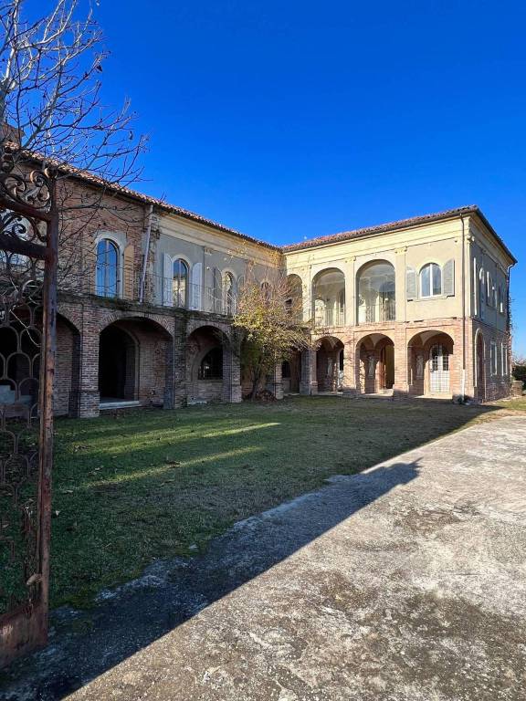 Casa Indipendente in vendita a Calliano via Benedetto Cairoli, 9